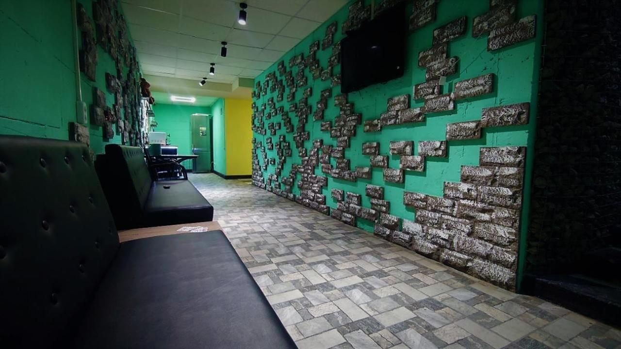 Міні Готель "Бункер" На Солом'Янському Kiev Exterior foto